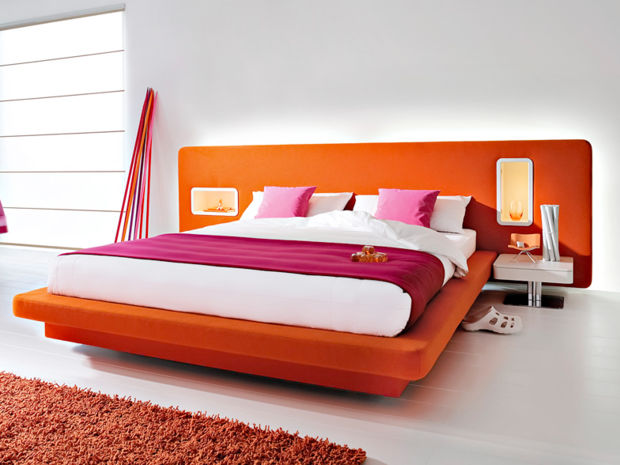 Bedroom pop. Кровать в стиле поп арт. Парящие кровати красного цвета. Поп арт Pillows. Синяя кровать поп арт.